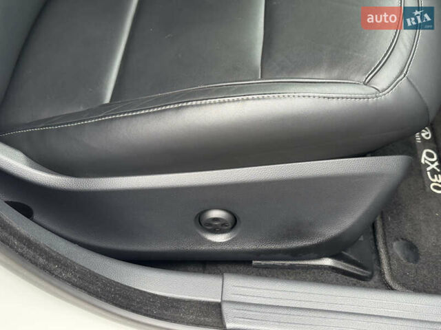 Белый Инфинити QX30, объемом двигателя 2 л и пробегом 87 тыс. км за 18199 $, фото 37 на Automoto.ua