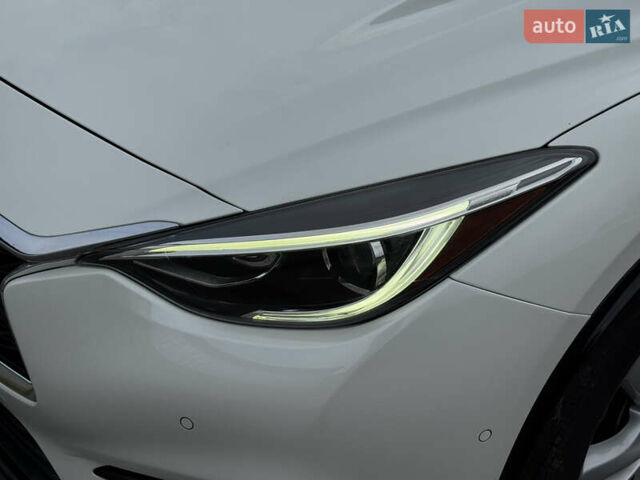 Белый Инфинити QX30, объемом двигателя 2 л и пробегом 87 тыс. км за 18199 $, фото 6 на Automoto.ua