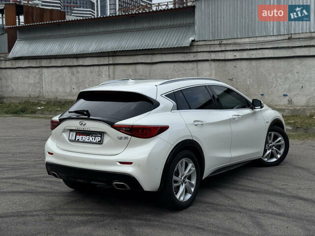 Белый Инфинити QX30, объемом двигателя 2 л и пробегом 87 тыс. км за 18199 $, фото 5 на Automoto.ua