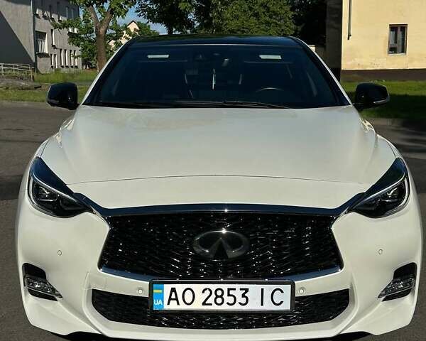 Белый Инфинити QX30, объемом двигателя 1.99 л и пробегом 48 тыс. км за 22700 $, фото 3 на Automoto.ua
