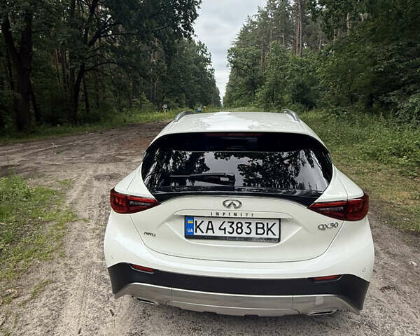 Білий Інфініті QX30, об'ємом двигуна 1.99 л та пробігом 113 тис. км за 19000 $, фото 10 на Automoto.ua