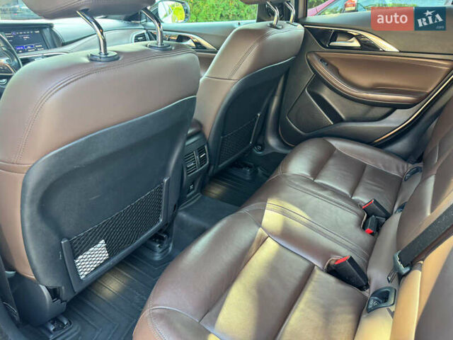 Бежевый Инфинити QX30, объемом двигателя 2 л и пробегом 98 тыс. км за 23000 $, фото 8 на Automoto.ua