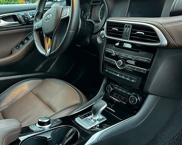 Бежевый Инфинити QX30, объемом двигателя 1.99 л и пробегом 54 тыс. км за 22200 $, фото 6 на Automoto.ua