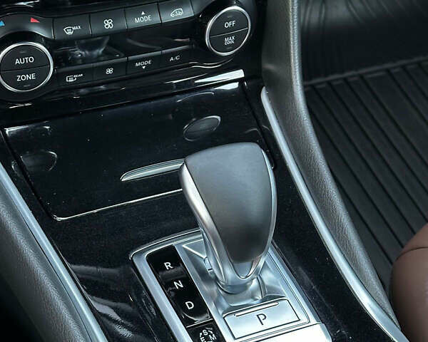 Бежевый Инфинити QX30, объемом двигателя 1.99 л и пробегом 54 тыс. км за 22200 $, фото 3 на Automoto.ua