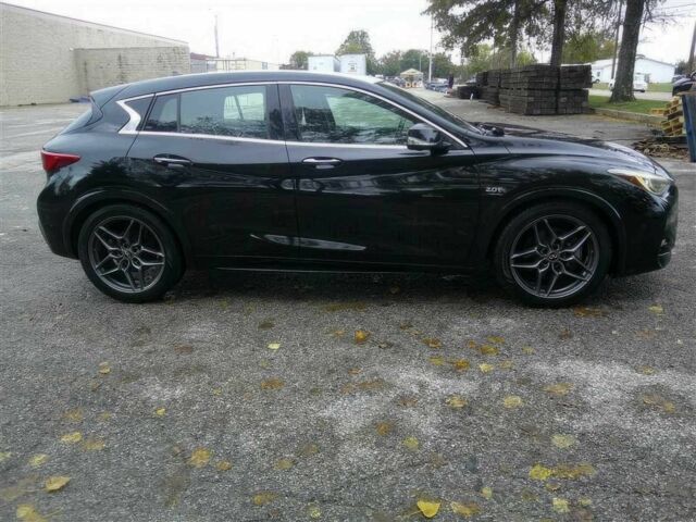 Черный Инфинити QX30, объемом двигателя 2 л и пробегом 70 тыс. км за 13580 $, фото 3 на Automoto.ua