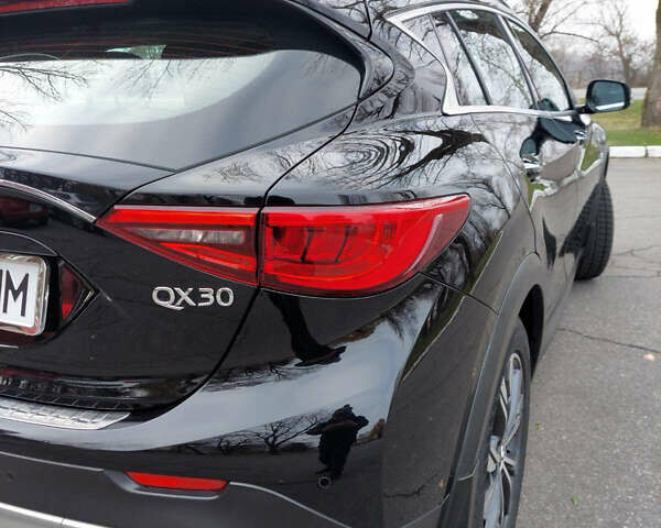 Черный Инфинити QX30, объемом двигателя 2 л и пробегом 150 тыс. км за 16500 $, фото 5 на Automoto.ua