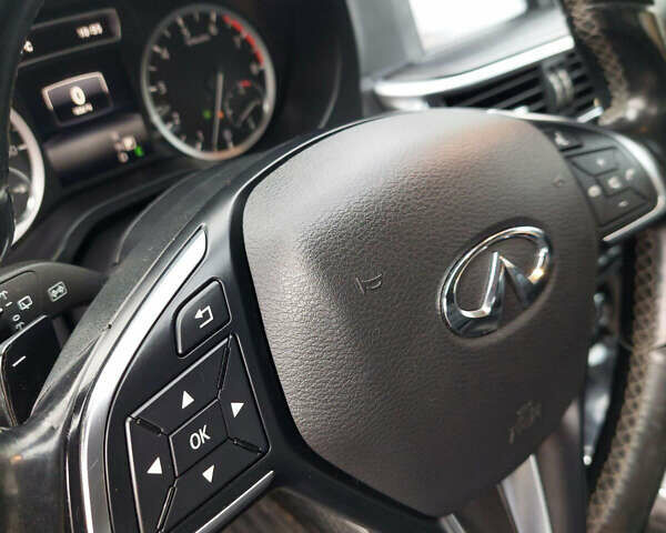 Черный Инфинити QX30, объемом двигателя 2 л и пробегом 150 тыс. км за 16500 $, фото 12 на Automoto.ua
