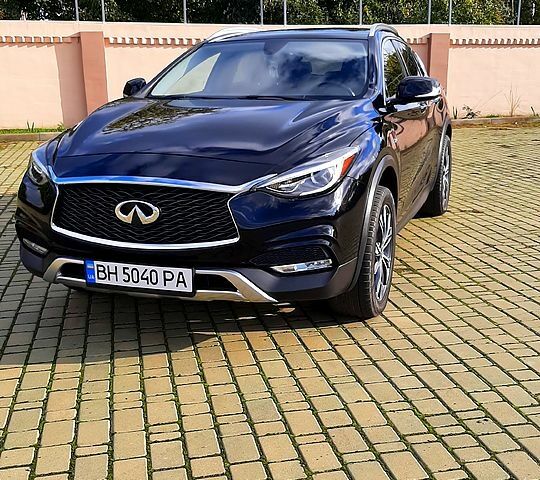 Чорний Інфініті QX30, об'ємом двигуна 2 л та пробігом 165 тис. км за 15000 $, фото 2 на Automoto.ua