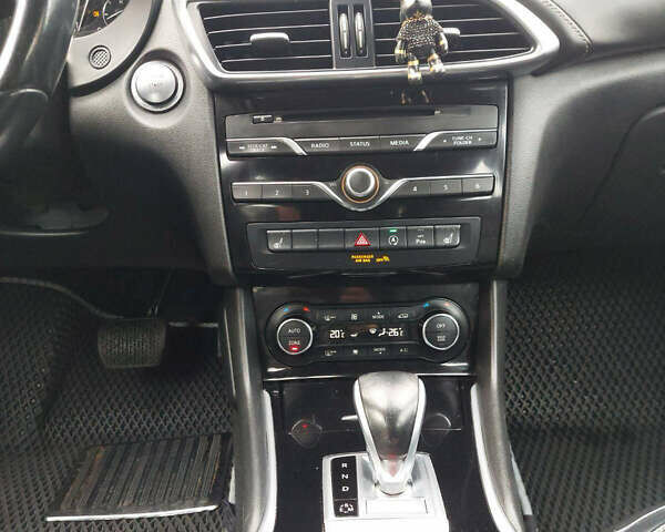 Черный Инфинити QX30, объемом двигателя 2 л и пробегом 150 тыс. км за 16500 $, фото 16 на Automoto.ua