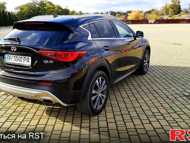 Чорний Інфініті QX30, об'ємом двигуна 2 л та пробігом 165 тис. км за 15000 $, фото 5 на Automoto.ua