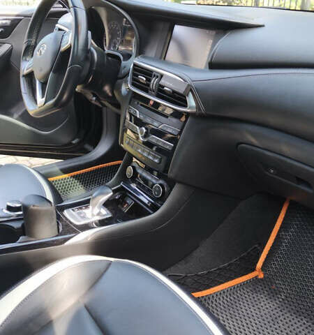Чорний Інфініті QX30, об'ємом двигуна 1.99 л та пробігом 134 тис. км за 16000 $, фото 12 на Automoto.ua