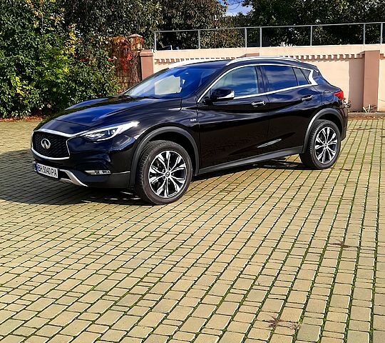 Чорний Інфініті QX30, об'ємом двигуна 2 л та пробігом 165 тис. км за 15000 $, фото 1 на Automoto.ua