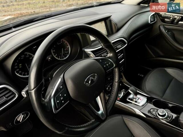 Черный Инфинити QX30, объемом двигателя 1.99 л и пробегом 162 тыс. км за 15500 $, фото 18 на Automoto.ua