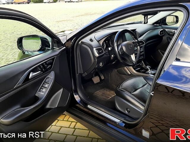 Чорний Інфініті QX30, об'ємом двигуна 2 л та пробігом 165 тис. км за 15000 $, фото 6 на Automoto.ua