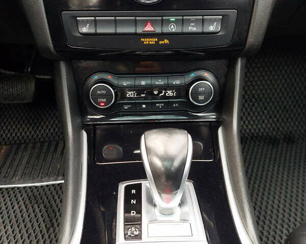 Черный Инфинити QX30, объемом двигателя 2 л и пробегом 150 тыс. км за 16500 $, фото 2 на Automoto.ua