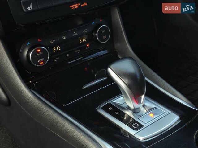 Черный Инфинити QX30, объемом двигателя 1.99 л и пробегом 117 тыс. км за 16900 $, фото 17 на Automoto.ua