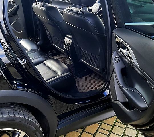 Чорний Інфініті QX30, об'ємом двигуна 2 л та пробігом 165 тис. км за 15000 $, фото 9 на Automoto.ua