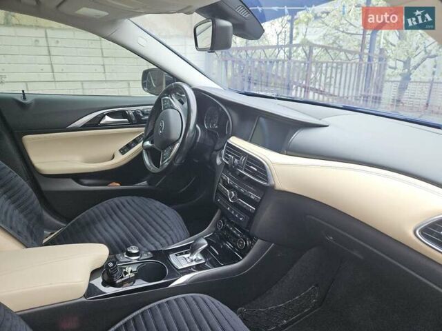 Черный Инфинити QX30, объемом двигателя 1.99 л и пробегом 265 тыс. км за 16800 $, фото 4 на Automoto.ua