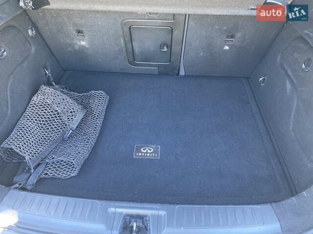 Чорний Інфініті QX30, об'ємом двигуна 1.99 л та пробігом 69 тис. км за 16500 $, фото 24 на Automoto.ua