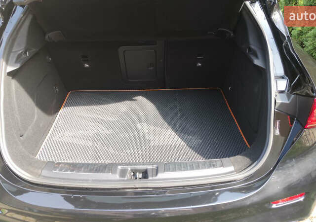 Чорний Інфініті QX30, об'ємом двигуна 1.99 л та пробігом 134 тис. км за 16000 $, фото 10 на Automoto.ua