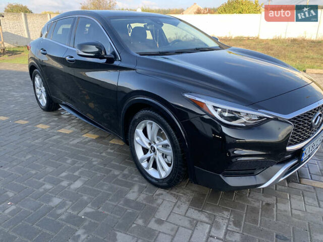 Черный Инфинити QX30, объемом двигателя 2 л и пробегом 153 тыс. км за 14999 $, фото 2 на Automoto.ua