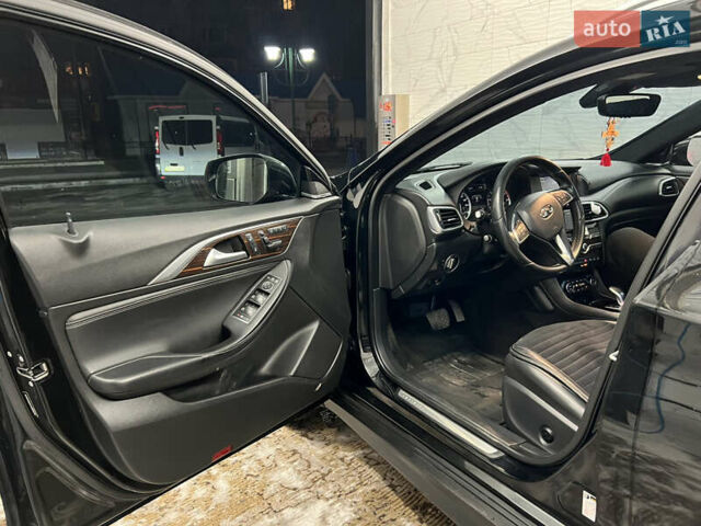 Черный Инфинити QX30, объемом двигателя 1.99 л и пробегом 148 тыс. км за 17000 $, фото 11 на Automoto.ua