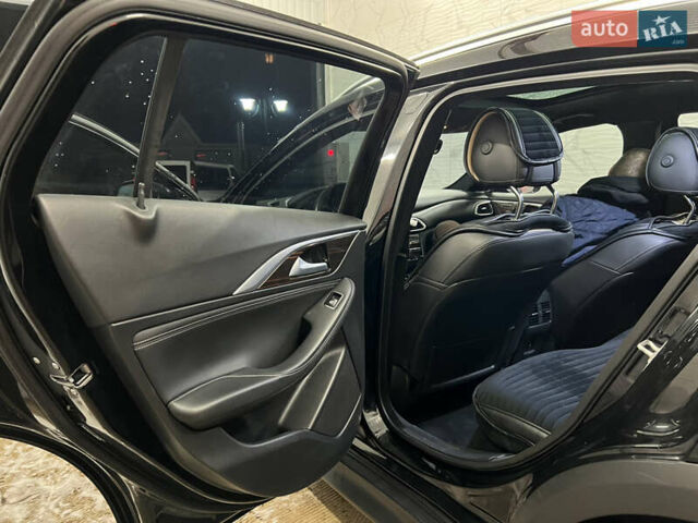 Черный Инфинити QX30, объемом двигателя 1.99 л и пробегом 148 тыс. км за 17000 $, фото 12 на Automoto.ua