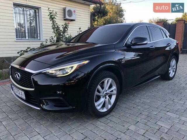 Черный Инфинити QX30, объемом двигателя 1.99 л и пробегом 174 тыс. км за 15500 $, фото 1 на Automoto.ua