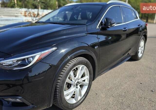Черный Инфинити QX30, объемом двигателя 2 л и пробегом 122 тыс. км за 19500 $, фото 2 на Automoto.ua