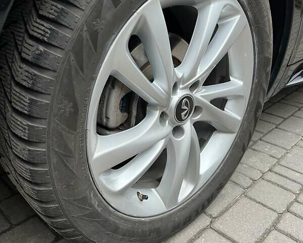 Черный Инфинити QX30, объемом двигателя 2 л и пробегом 108 тыс. км за 16800 $, фото 3 на Automoto.ua