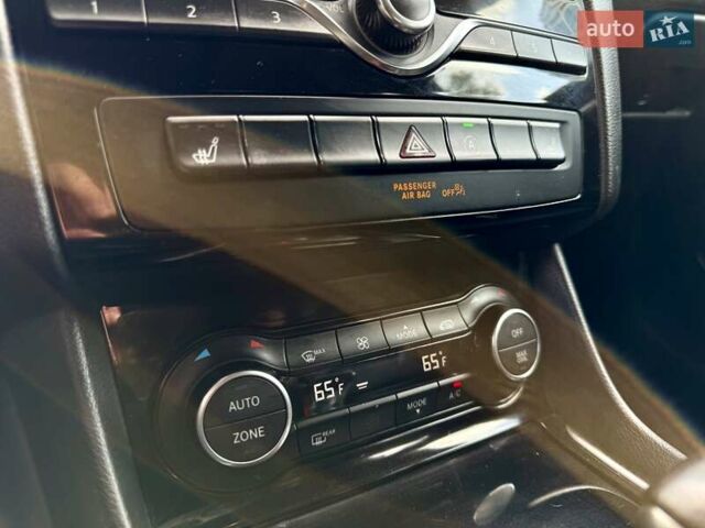 Чорний Інфініті QX30, об'ємом двигуна 2 л та пробігом 106 тис. км за 16500 $, фото 27 на Automoto.ua