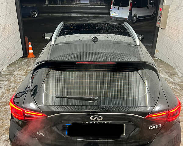 Черный Инфинити QX30, объемом двигателя 1.99 л и пробегом 148 тыс. км за 17000 $, фото 3 на Automoto.ua