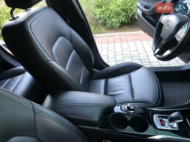 Черный Инфинити QX30, объемом двигателя 1.99 л и пробегом 174 тыс. км за 15500 $, фото 31 на Automoto.ua