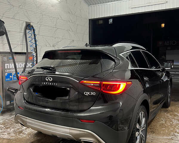 Черный Инфинити QX30, объемом двигателя 1.99 л и пробегом 148 тыс. км за 17000 $, фото 15 на Automoto.ua