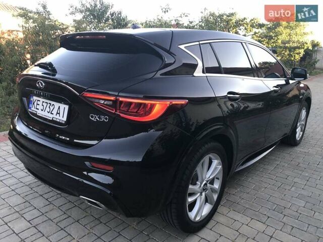 Черный Инфинити QX30, объемом двигателя 1.99 л и пробегом 174 тыс. км за 15500 $, фото 6 на Automoto.ua