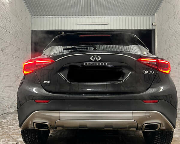 Черный Инфинити QX30, объемом двигателя 1.99 л и пробегом 148 тыс. км за 17000 $, фото 16 на Automoto.ua