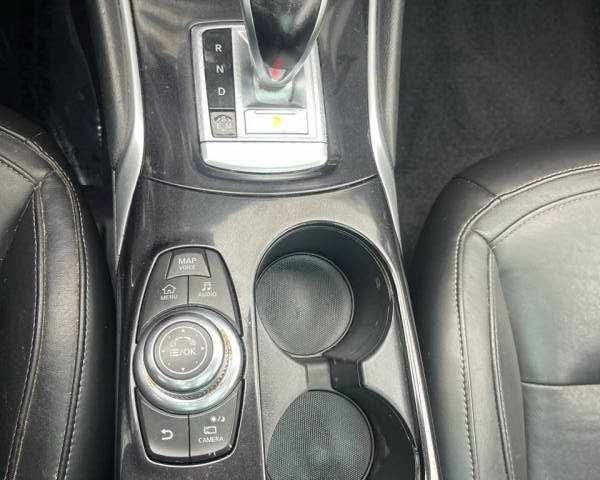 Черный Инфинити QX30, объемом двигателя 2 л и пробегом 64 тыс. км за 3900 $, фото 11 на Automoto.ua