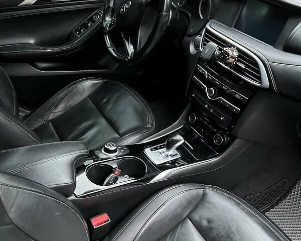 Черный Инфинити QX30, объемом двигателя 2 л и пробегом 108 тыс. км за 16800 $, фото 11 на Automoto.ua