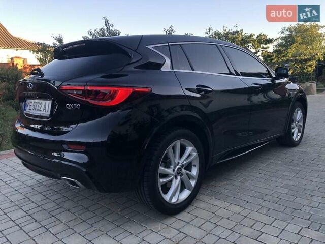 Черный Инфинити QX30, объемом двигателя 1.99 л и пробегом 174 тыс. км за 15500 $, фото 4 на Automoto.ua