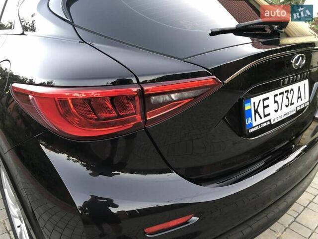 Черный Инфинити QX30, объемом двигателя 1.99 л и пробегом 174 тыс. км за 15500 $, фото 98 на Automoto.ua