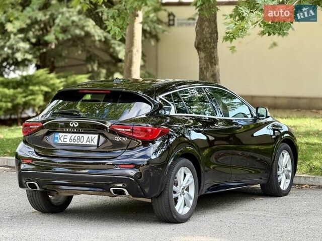 Чорний Інфініті QX30, об'ємом двигуна 2 л та пробігом 106 тис. км за 16500 $, фото 6 на Automoto.ua