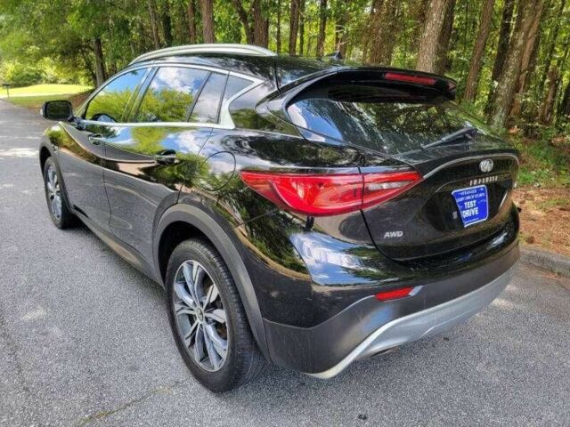 Черный Инфинити QX30, объемом двигателя 2 л и пробегом 34 тыс. км за 2900 $, фото 1 на Automoto.ua