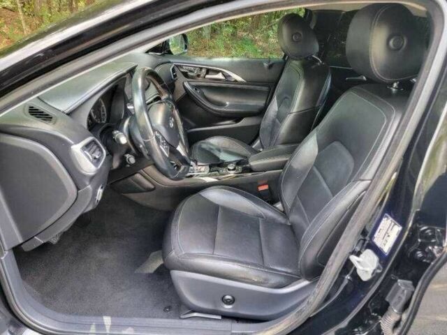 Черный Инфинити QX30, объемом двигателя 2 л и пробегом 34 тыс. км за 2900 $, фото 4 на Automoto.ua