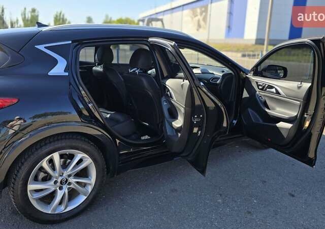 Черный Инфинити QX30, объемом двигателя 2 л и пробегом 122 тыс. км за 19500 $, фото 8 на Automoto.ua