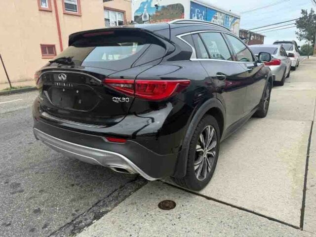 Черный Инфинити QX30, объемом двигателя 2 л и пробегом 59 тыс. км за 4600 $, фото 3 на Automoto.ua