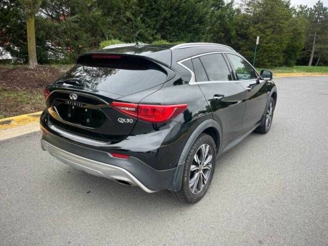 Черный Инфинити QX30, объемом двигателя 2 л и пробегом 64 тыс. км за 3900 $, фото 4 на Automoto.ua