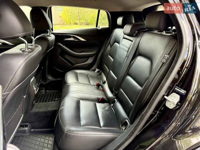 Чорний Інфініті QX30, об'ємом двигуна 2 л та пробігом 106 тис. км за 16500 $, фото 16 на Automoto.ua