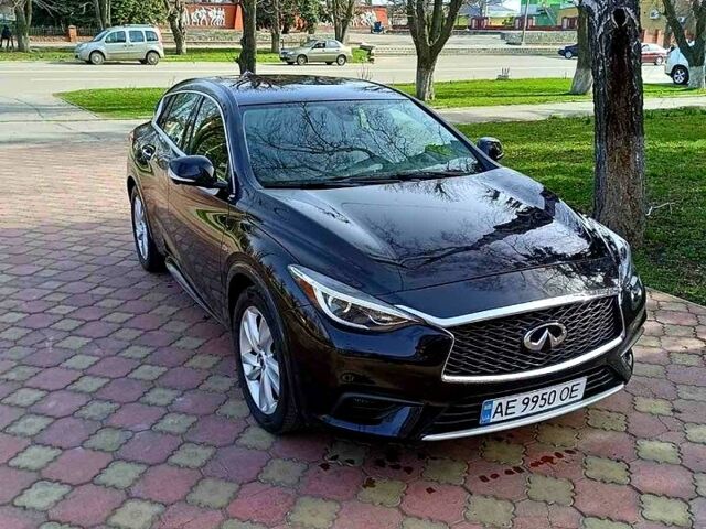 Чорний Інфініті QX30, об'ємом двигуна 2 л та пробігом 98 тис. км за 19000 $, фото 11 на Automoto.ua