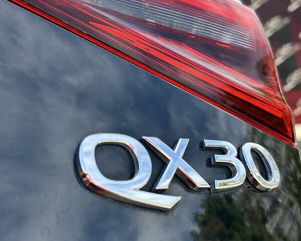 Черный Инфинити QX30, объемом двигателя 1.99 л и пробегом 86 тыс. км за 16850 $, фото 8 на Automoto.ua