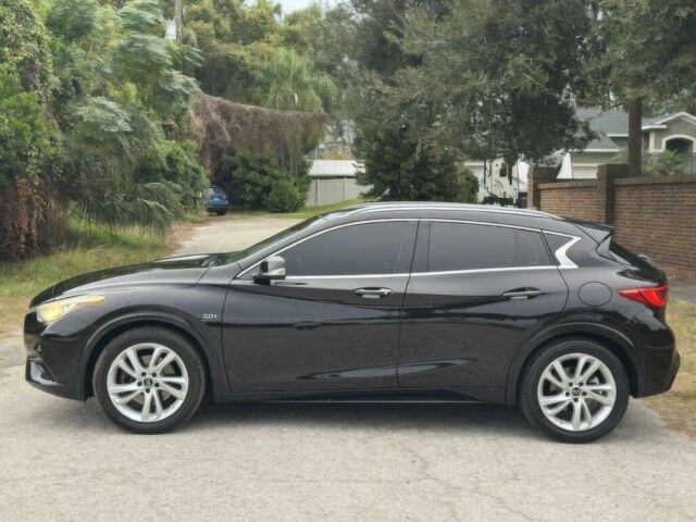 Чорний Інфініті QX30, об'ємом двигуна 2 л та пробігом 32 тис. км за 9000 $, фото 2 на Automoto.ua